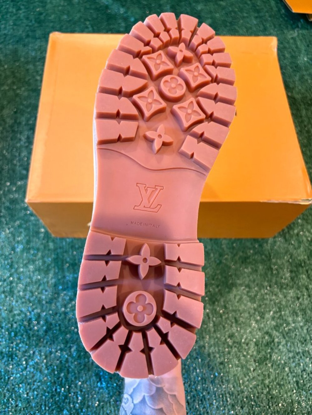 Louis Vuitton Monogram Timberlands - Picture 5 of 6